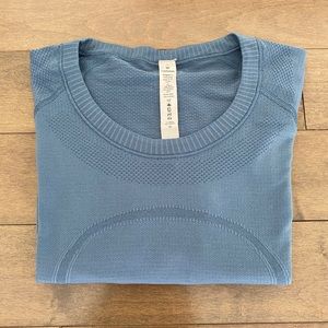 Lululemon Short Sleeve Shirt Size 4